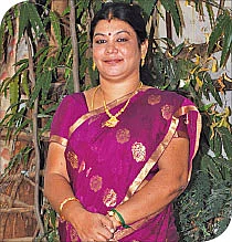 மேடையில் பேசிடும் மெல்லிய புயல்கள்!