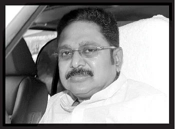 “என்னைப் பார்த்து பதில் சொல்லுங்கள்!” - கண்டிப்பு நீதிபதி... திணறிய தினகரன்!