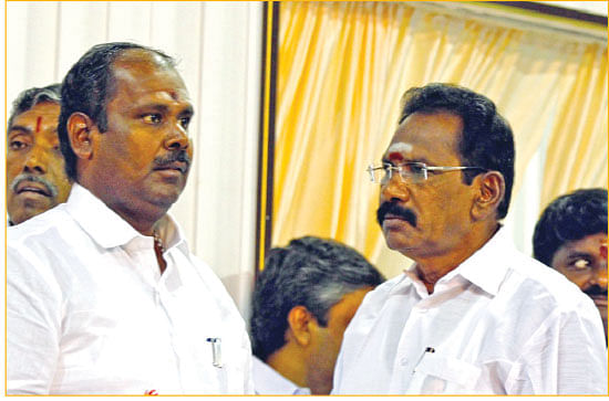 ஆர்.பி.உதயகுமார் Vs செல்லூர் ராஜு... உச்சத்தில் மதுரை கலாட்டா!