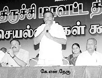 மிஸ்டர் கழுகு: ''பார்க்கவும் பிடிக்கலை... பேசவும் பிடிக்கலை!''