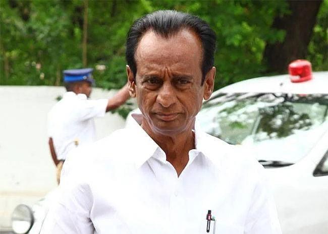 ``அம்மா இருந்திருந்தால், இது நடந்திருக்குமா?'' - சீறும் செம்மலையிடம் அடிவாங்கிய அ.தி.மு.க. பிரமுகர்
