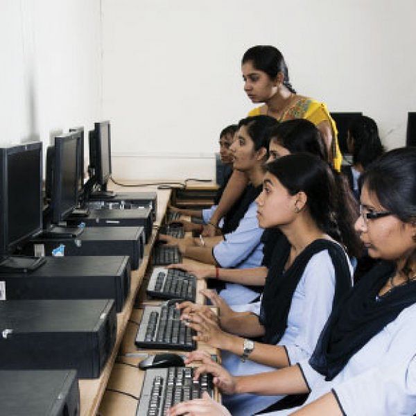 பெண்களுக்குத் தடையாக இருப்பது எது?