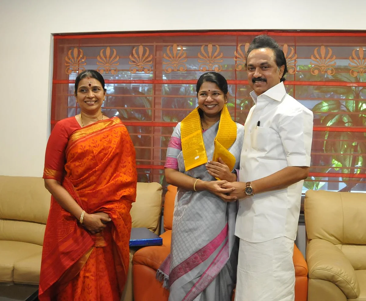 கருணாநிதி, ஸ்டாலினைச் சந்தித்து ஆசி பெற்ற கனிமொழி..!