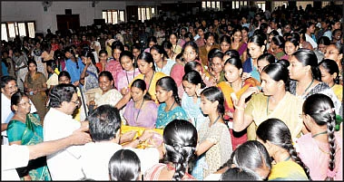 'தானே' துயர் துடைக்க... நீளட்டும் நம் கரங்கள்!