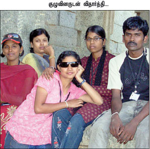 அவள் 16 - வெளிச்சம் தந்த அனிச்சம் !
