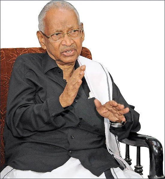 சசிகலாவுக்கு எதிராகக் கொம்பு சீவும் சக்திகள்! - வீரமணி சொல்லும் ரகசியம்!