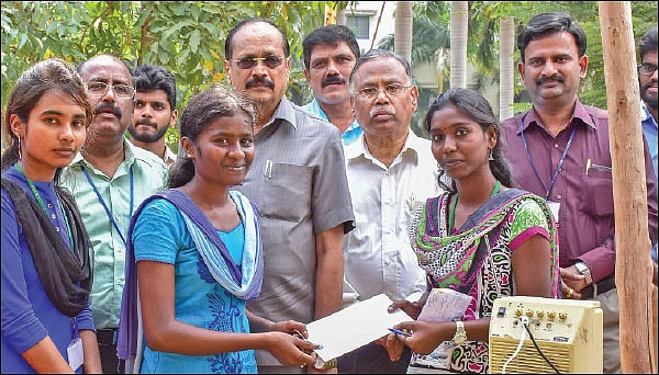 கல்லூரியில் நடந்த உணவுத் திருவிழா! - முடக்கத்தான் தோசை, மூங்கில் அரிசி பாயசம்...