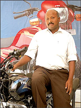 நேற்று மெக்கானிக்... இன்று டீலர்!