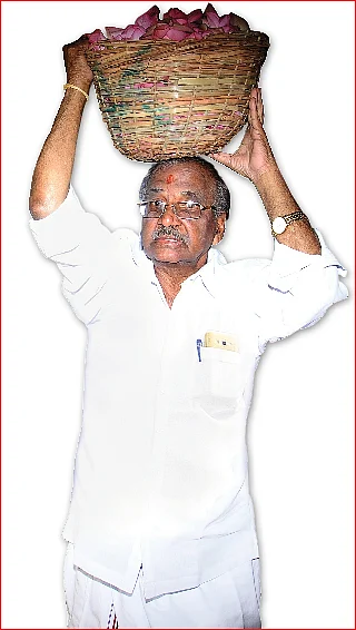 மிஸ்டர் கழுகு: மதுசூதனன் தலை தப்பிய மர்மம்!