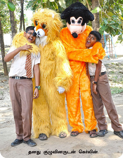 பள்ளிக்கு வந்த பொம்மைகள்!