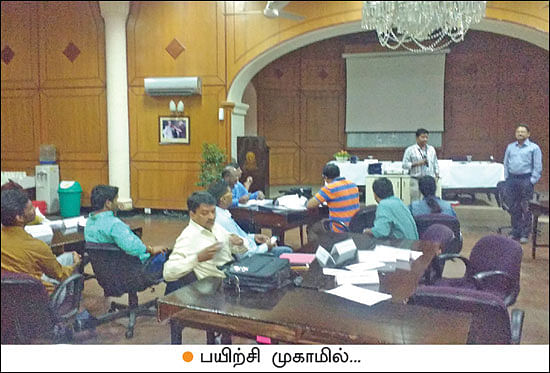 மண்புழு மன்னாரு: ஏக்கருக்கு ரூ.8 ஆயிரம்... அள்ளிக் கொடுக்கும் முதலமைச்சரும், ‘கிள்ளி’ எடுக்கும் முதலமைச்சரும்!
