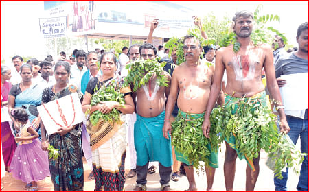 அதிகாரிகள் மீது அவமதிப்பு வழக்கு... தந்திரமாக நாடகமாடும் தமிழக அரசு!