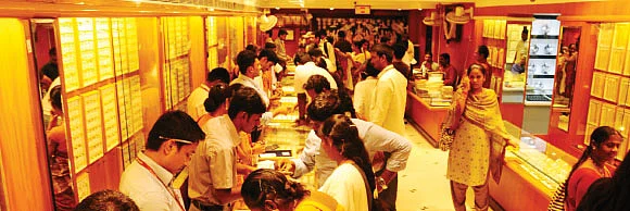 தகதக தங்கம்: 10 வருடத்துக்கு முன்- பின்!