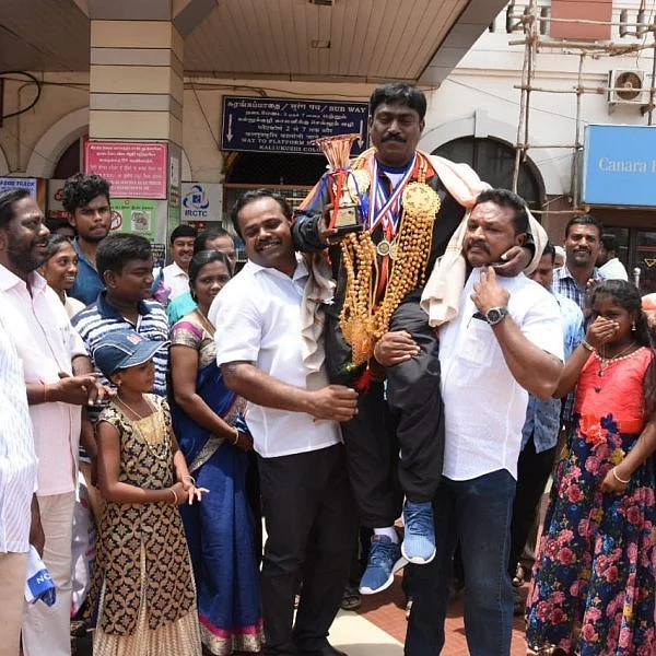 ``ரெண்டு வருஷமா வெள்ளிப்பதக்கம்... அரசு உதவினா ஹாட்ரிக்தான்!" - வீரர் மணிமாறனின் நம்பிக்கை