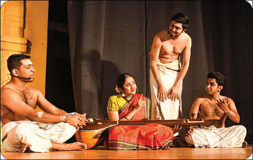 மும்மூர்த்திகளின் மேடை!