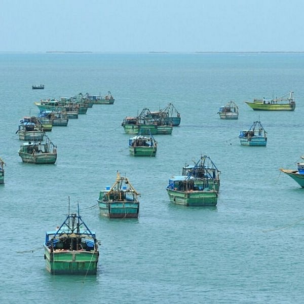 தொடரும் மீனவர் சிறை பிடிப்பு... ராமேஸ்வரம் மீனவர்கள் 8 பேரை 2 படகுகளுடன் கைதுசெய்த இலங்கை கடற்படை!