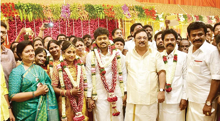 மிஸ்டர் கழுகு: ஜெயா டி.வி-க்கு தடை! - சசிகலாவுக்கு செக் வைக்கும் மத்திய அரசு!