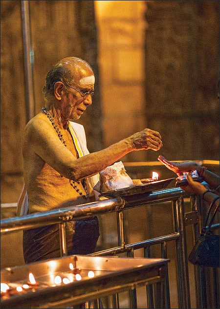கேள்வி பதில் - அர்ச்சனை யார் பெயருக்குச் செய்வது நல்லது?