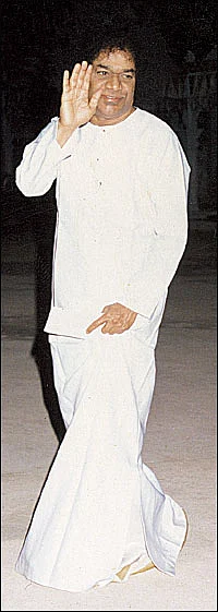 சத்யசாயி பொற்பதம் சரணம்!