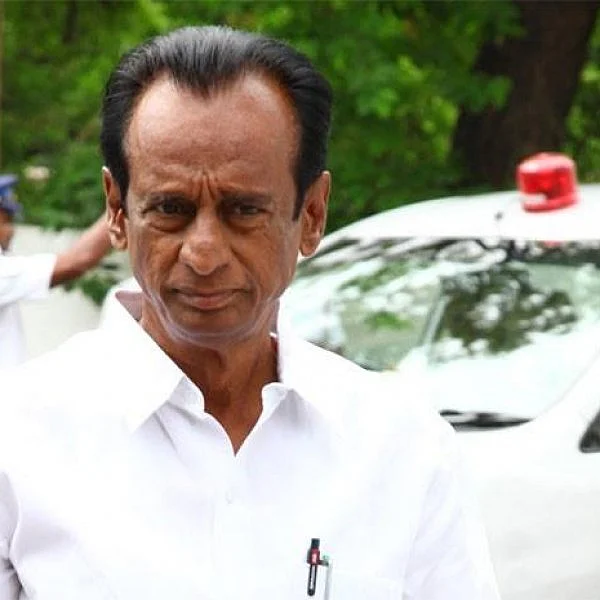 ``அம்மா இருந்திருந்தால், இது நடந்திருக்குமா?'' - சீறும் செம்மலையிடம் அடிவாங்கிய அ.தி.மு.க. பிரமுகர்