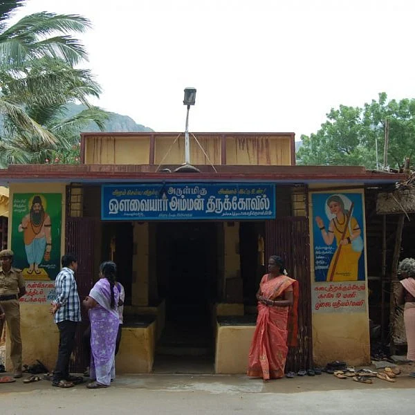 முருகனிடமிருந்து சுட்டபழம் பெற்ற ஔவையாரம்மன் கோயிலில் கொழுக்கட்டை படையலிட்ட பெண்கள்!