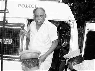 மிஸ்டர் கழுகு: போட்டுக் கொடுக்கும் தி.மு.க. புள்ளி?