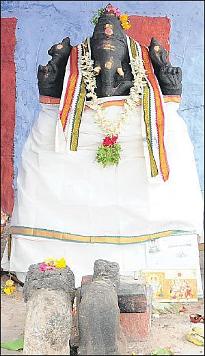 வாழ்வு செழிக்க வரம் தருவார் - செந்தட்டி ஐயனார்
