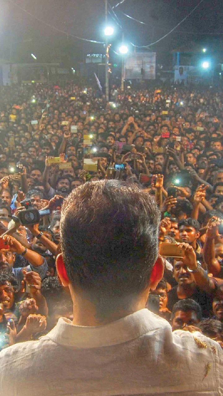 மீட்புப் படகு வாங்கும் மீனவர்கள்! - ஆதரவுக்கரம் நீட்டிய கமல்