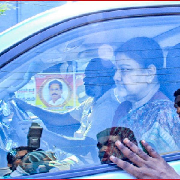 கண்ணீருடன் வந்தார்... கண்ணீருடன் திரும்பினார்!