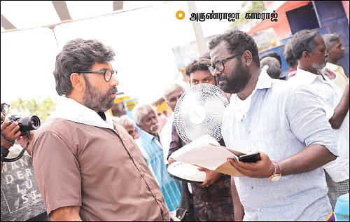 “முதல் பால் நாங்க போடறோம்!”