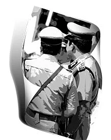 போலீஸுக்கு எதிரி போலீஸ்?
