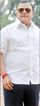 போட்டோ எடுக்குறாங்க... போலி செக் குடுக்குறாங்க!