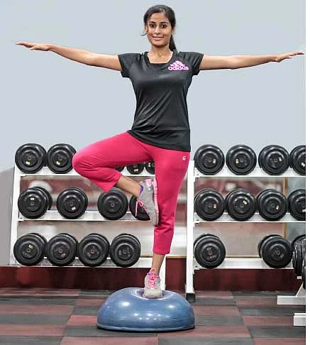 பேலன்ஸ் பயிற்சிக்கு போசு பால்!