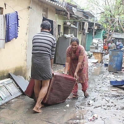 வெள்ளம் வடிந்த வீடு: சிலிண்டர், வாகனம், ஃபிரிட்ஜ், உணவுப் பொருள்கள்... பாதுகாப்பு டிப்ஸ்! 