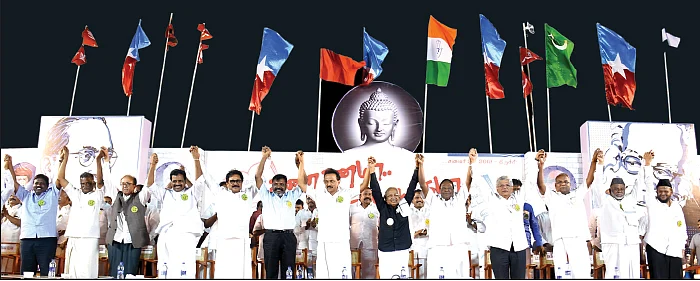 “தமிழக ஆவி ஆட்சியும் மத்திய காவி ஆட்சியும் ஒழிக்கப்பட வேண்டும்!” - ‘தேசம் காப்போம்’ மாநாட்டில் முழக்கம்