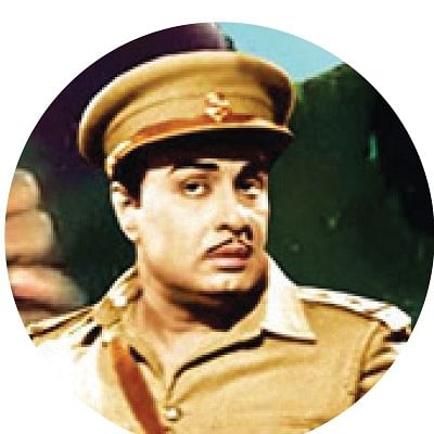 காக்கிச்சட்டை போட்ட மச்சான்ஸ்!