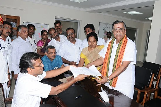 இல. கணேசன், ம.தி.மு.க, தி.மு.க. வேட்பாளர்கள் வேட்பு மனு தாக்கல் (படங்கள்)