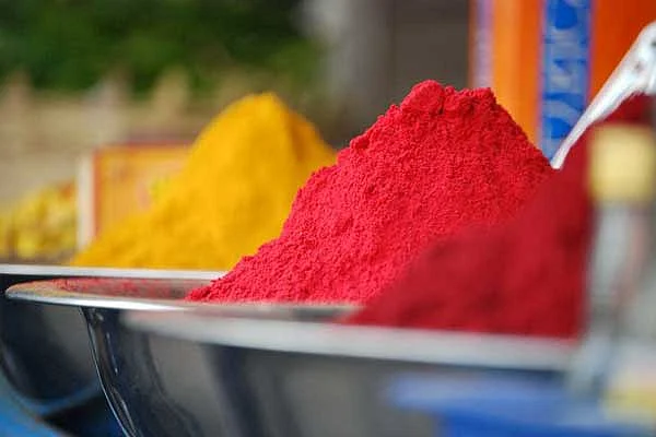 நெற்றியில் சந்தனம், குங்குமம் இடுவது ஏன்?