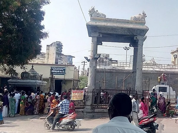 கோயில் அர்ச்சகர்களிடம் ஆபாசமாக பேசியதாகப் புகார்... அல்லிக்குட்டை ராதாகிருஷ்ணன் மீது வழக்குபதிவு!