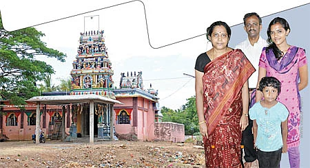 திருக்குளத்தில் நீராடி... அங்கப்பிரதட்சணம் செய்து..!