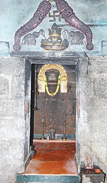 மண் மணக்கும் கோயில்கள்... குறை தீர்க்கும் சாமிகள்!