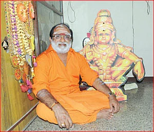 ’குருசாமியும் அவனே... தகப்பன் சாமியும் அவனே!’