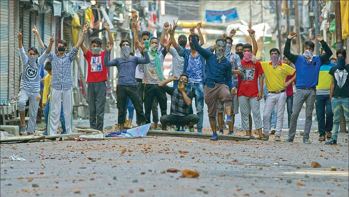 காஷ்மீர் கலவரம்... காரணம் யார்?