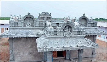 மட்டபல்லியில் மதுரானந்த ரூபி!