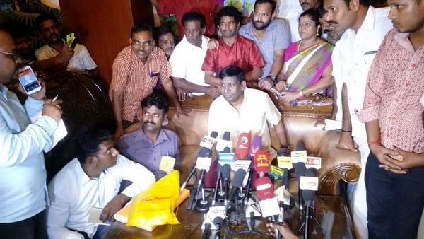 'சங்கம் களவு போயிடுச்சு... மீட்டெடுக்கப் போறோம்'- சரத் அணியை சீண்டும் வடிவேலு!