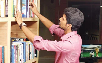 நாணயம் லைப்ரரி : எதிலும் சிறந்து விளங்குவது எப்படி?