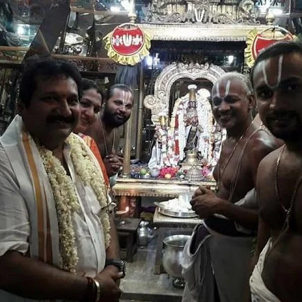 ரமலான் மாதத்தில் மதங்களைக் கடந்த பாடகர் மனோ!
