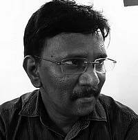 'ஈழவிடுதலை என்பதெல்லாம் வெறும் வசனம்தானா?' -சீமானுக்குத் தடை போடும் மாணவர் அமைப்பு
