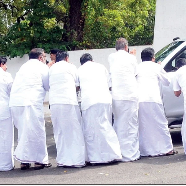 “அம்மாவை மறந்த அ.தி.மு.க!” - பிறந்தநாள் கூட்டங்கள்கூட நடக்கவில்லை...