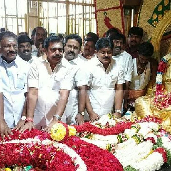 பசும்பொன் குருபூஜை - தேவர் நினைவிடத்தில் அரசியல் தலைவர்கள் அஞ்சலி